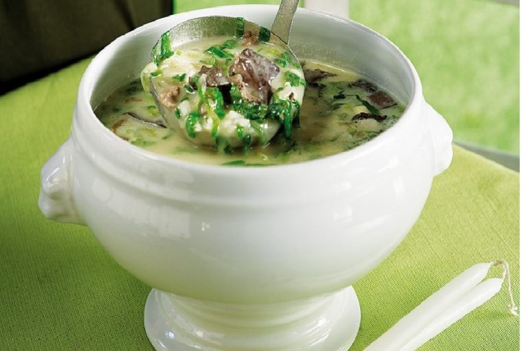Alternative “mageiritsa” with chicken and spinach