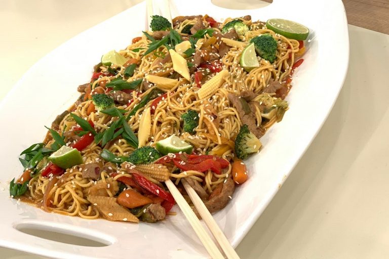 Stir fry noodles with veal