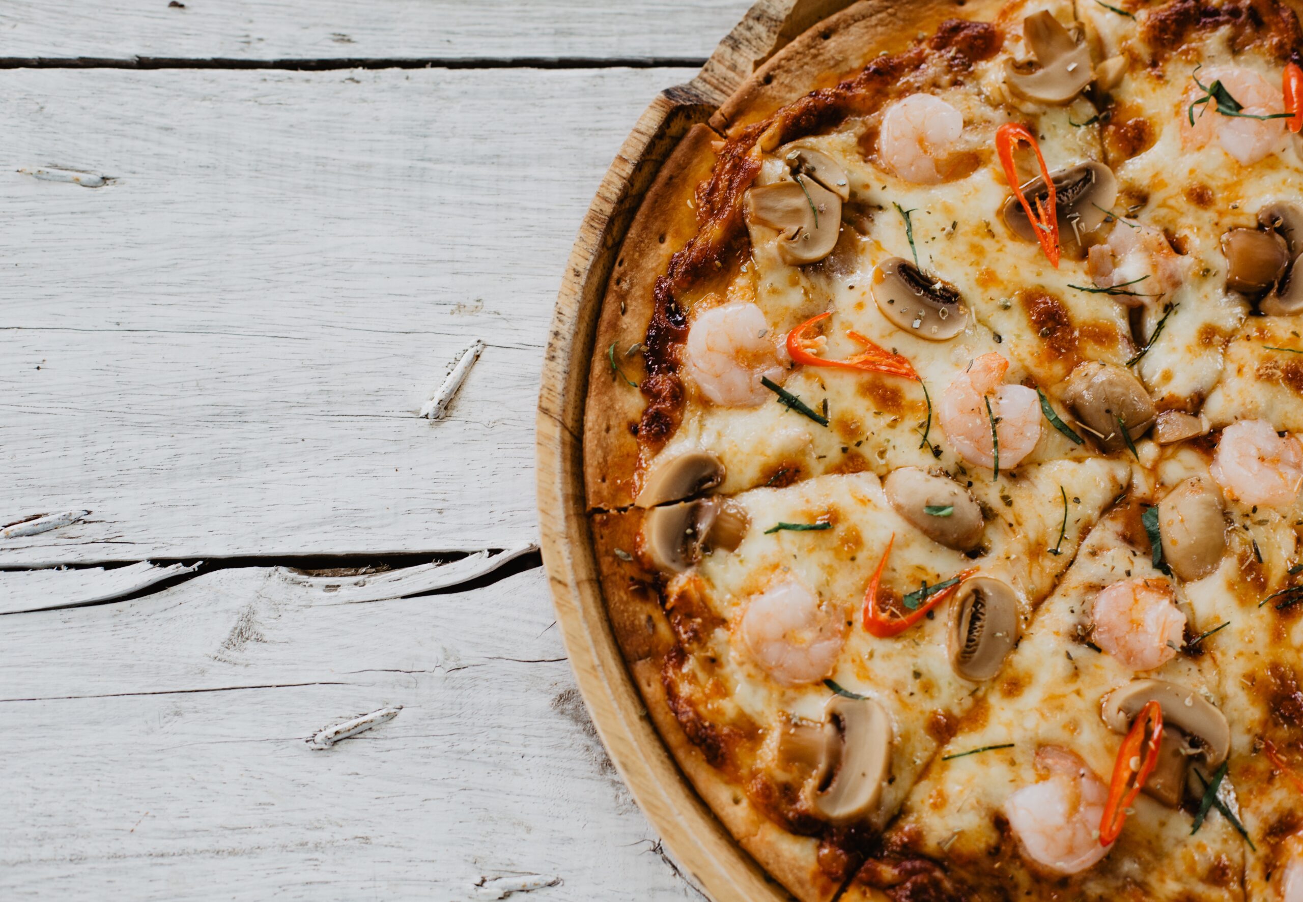 Пицца с грибами пошаговый рецепт. Пицца с морепродуктами. Пицца итальянская с шампиньонами. Пицца с макаронами. Глобус пицца с грибами.