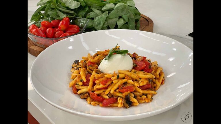 Pasta alla Norma – Καλοκαιρινή μακαρονάδα με ντοματίνια και μοτσαρέλα