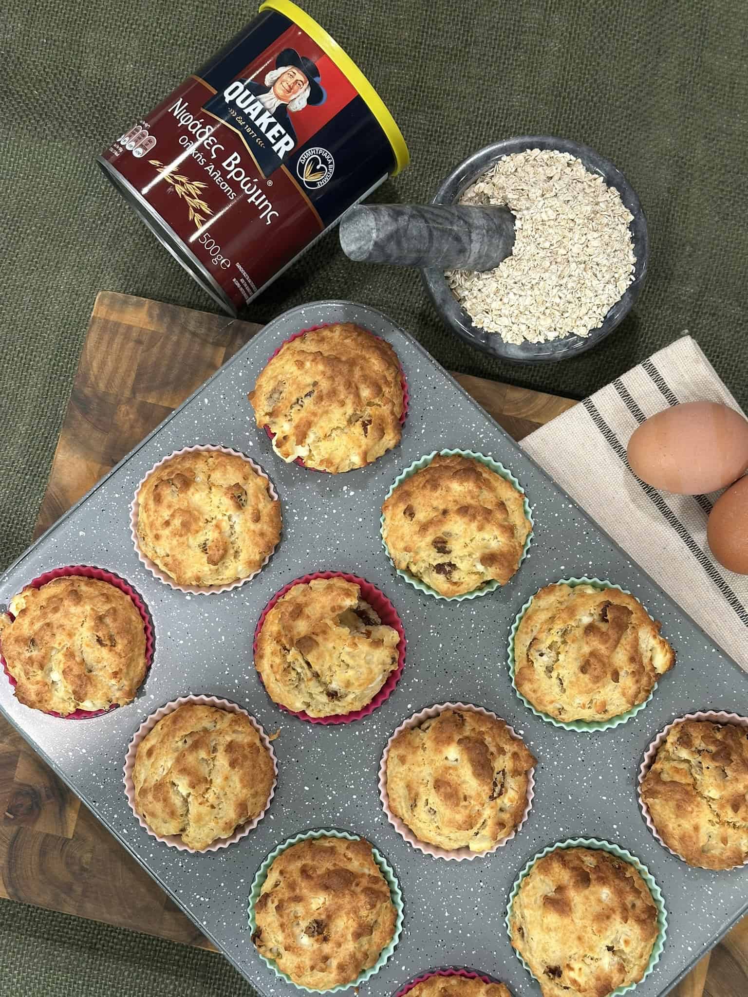 Muffins αλμυρά με βρώμη και τυριά