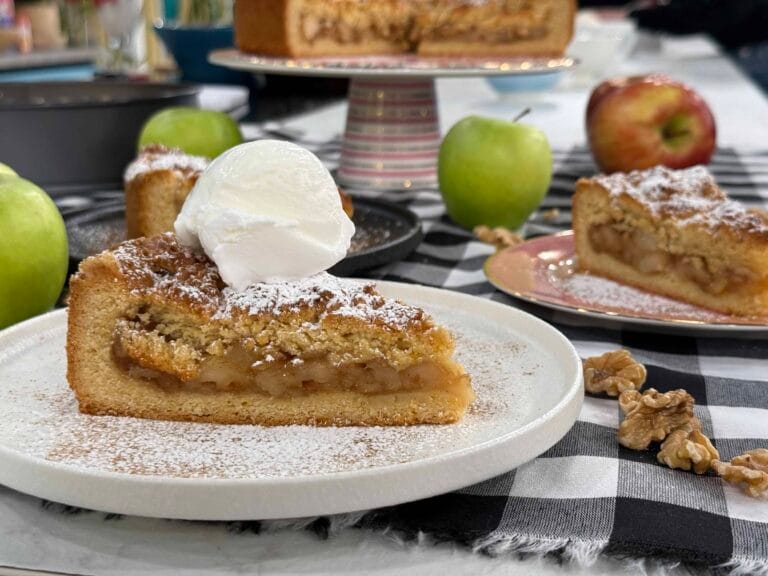 Μηλόπιτα crumble με παγωτό
