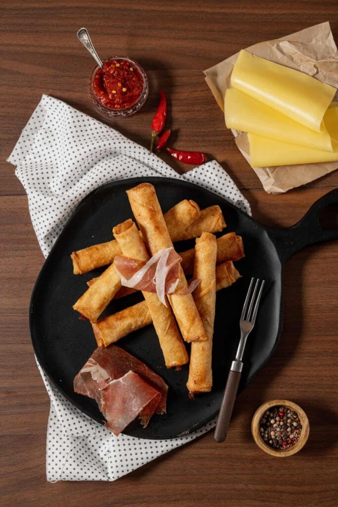 Φλογέρες spring rolls με καπνιστό τυρί και προσούτο 1 Φλογέρες spring rolls με καπνιστό τυρί και προσούτο