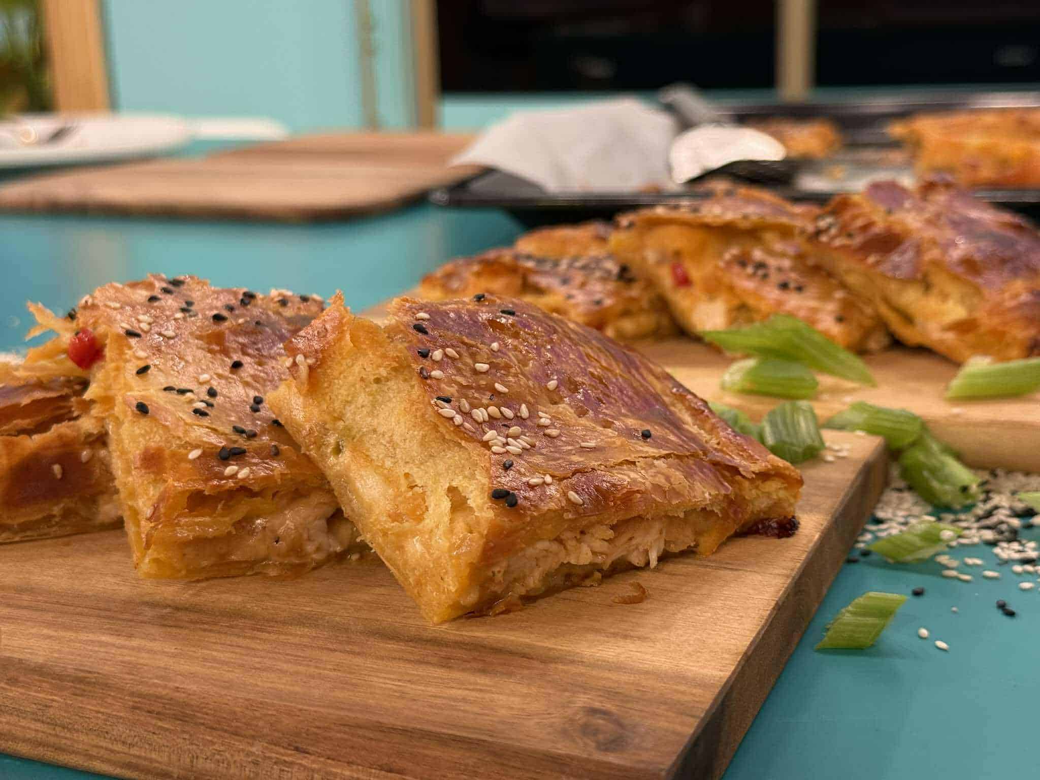 Κοτόπιτα με σφολιάτα και πιπεριές