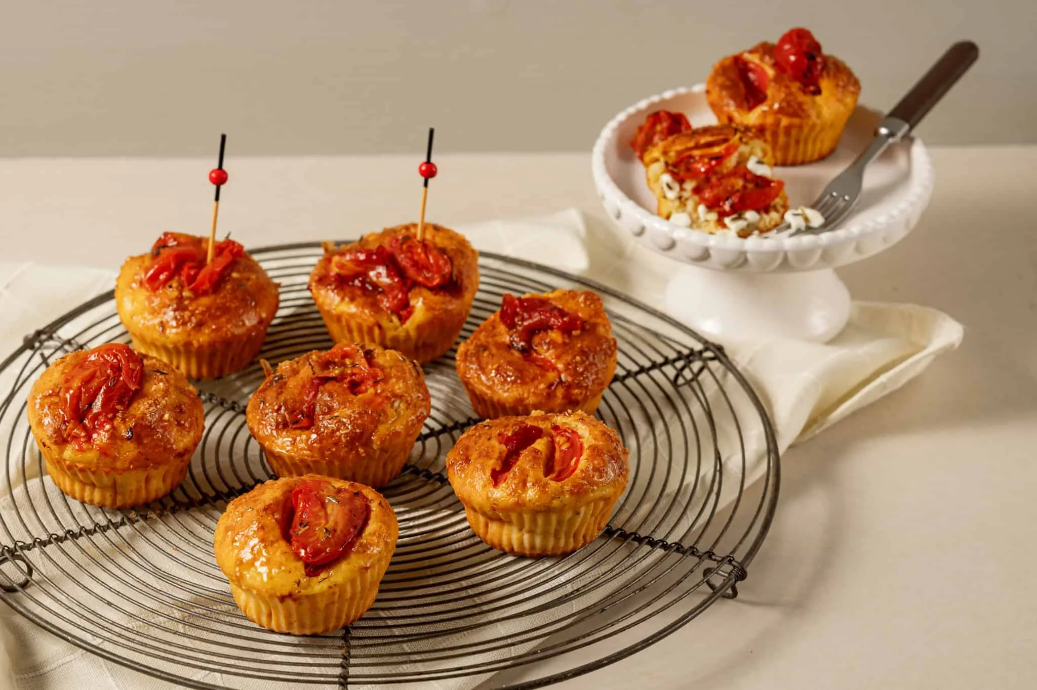 Ατομικά cupcakes με τυρί cottage και ντοματίνια