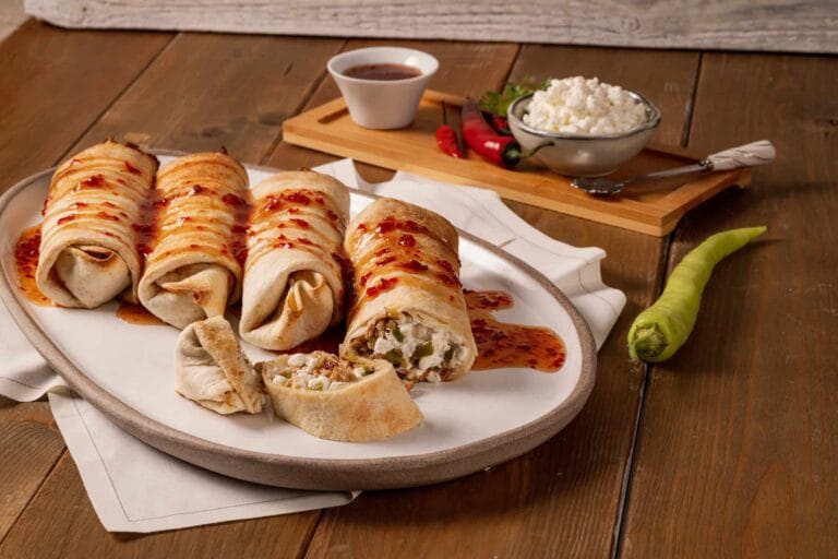Ζουμερές enchiladas με κοτόπουλο και τυρί cottage