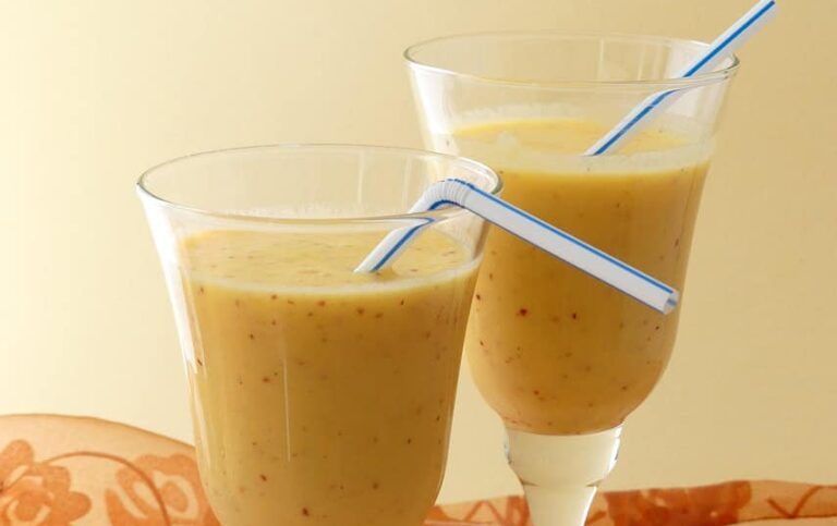 Smoothie με γιαούρτι, μπανάνα και φυστικοβούτυρο