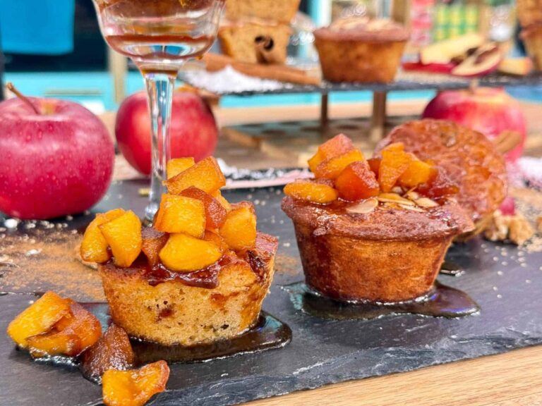 Αφράτα Muffins με μήλο και κανέλα